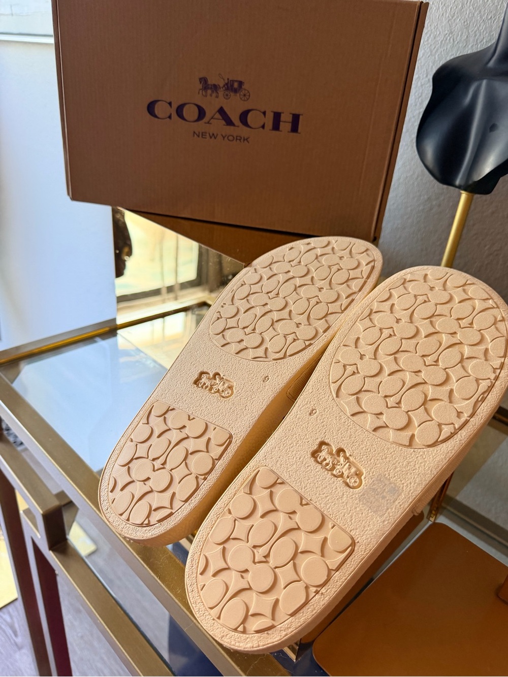 ☀️ NWT Coach Tan Logo Slide Sandals Women’s Slip-On Signature Embossed Slides - Picture 6 of 10